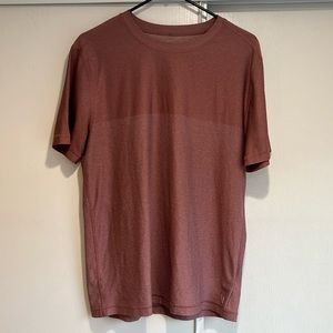 Vuori Grandview Tee - Light Red (Medium)